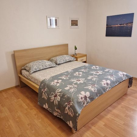 Apartments Marinko Stari Grad  Bagian luar foto