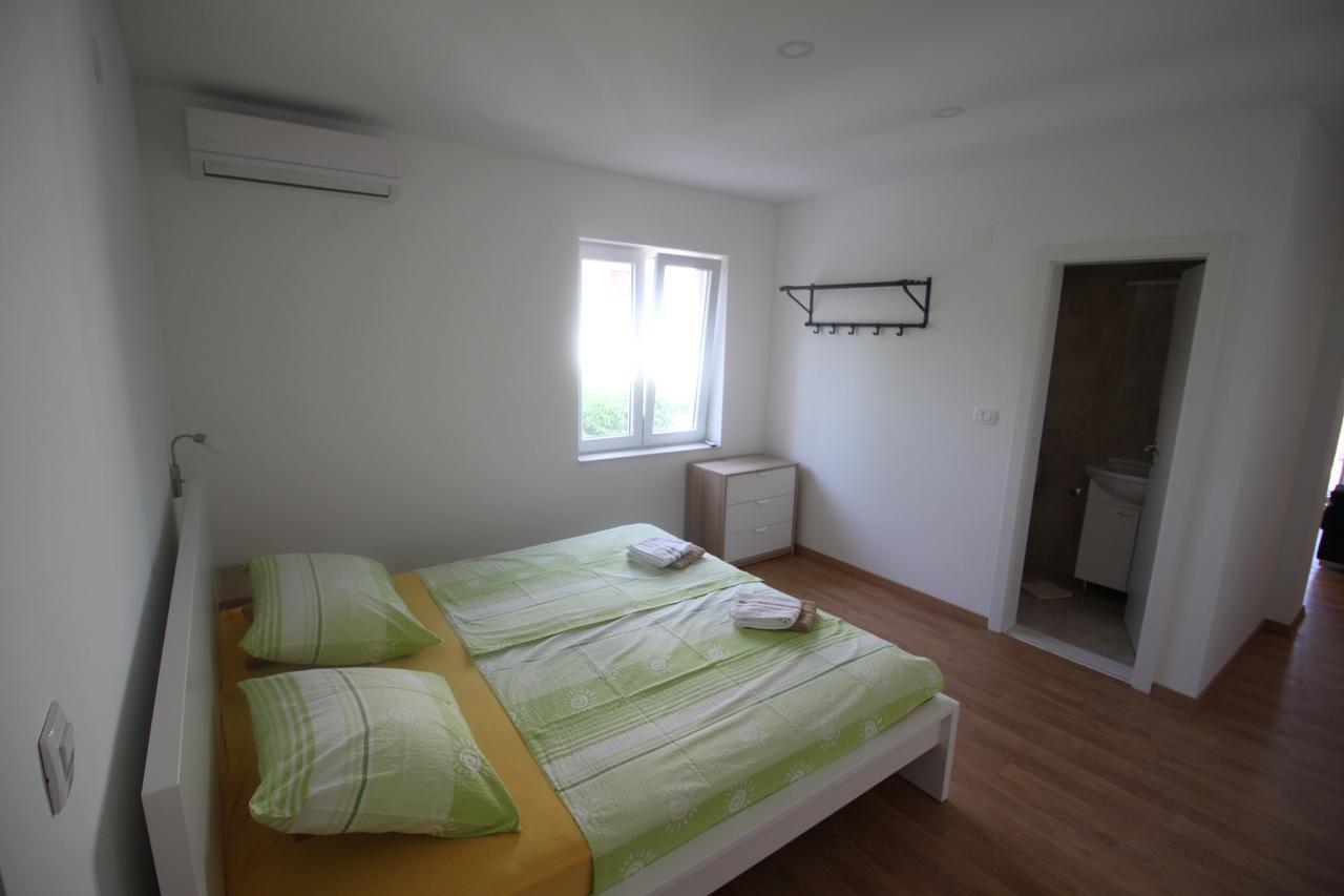 Apartments Marinko Stari Grad  Bagian luar foto
